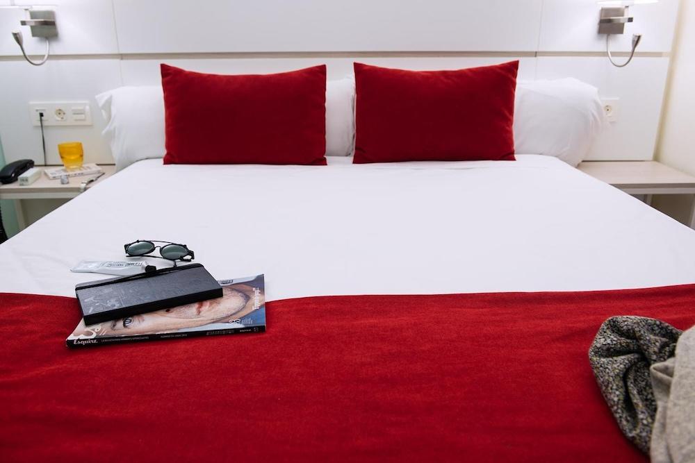 Pompaelo Urban Hotel 4*